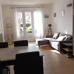 Spacieux De Plein Pied Avec 2 Chambres, Cuisine, Salon, Terrasse A 2 Minutes De La Apartment *