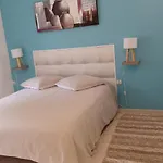 Spacieux De Plein Pied Avec 2 Chambres, Cuisine, Salon, Terrasse A 2 Minutes De La Gruissan