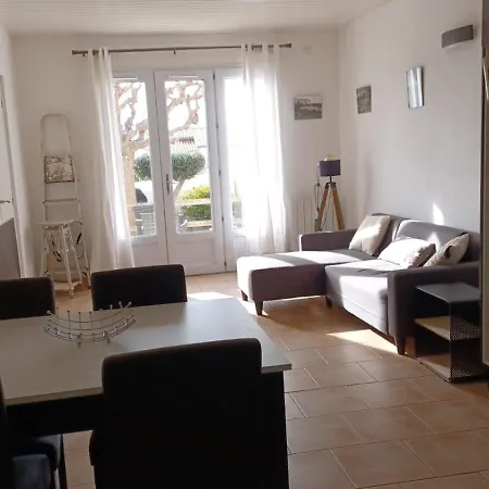 Spacieux De Plein Pied Avec 2 Chambres, Cuisine, Salon, Terrasse A 2 Minutes De La Apartment *