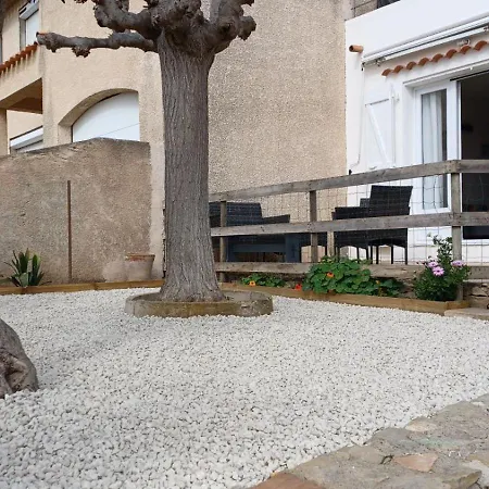 Spacieux De Plein Pied Avec 2 Chambres, Cuisine, Salon, Terrasse A 2 Minutes De La Apartment *